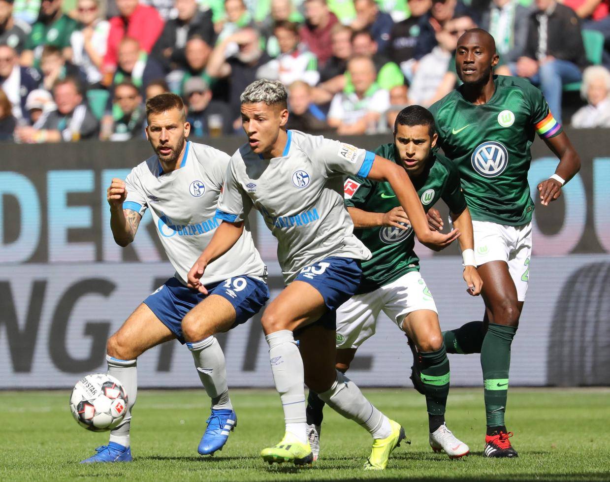 德国杯攻防对抗升级，沃尔夫斯堡凭德甲体系压制，荷尔斯泰因靠黑马拼劲争胜